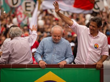 Lula assina MP para aumentar taxação em fundos exclusivos