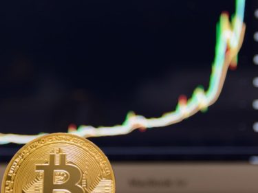Bitcoin retorna aos US$31 mil com reaplicação de ETF spot