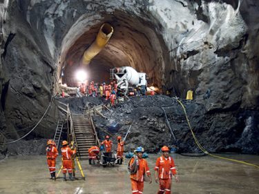 Trabalhador teve prejuízo de R$1,1 bilhão por ano com obras no exterior