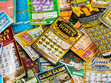 Loteria americana deve pagar R$5,7 bilhões hoje. Metade pro governo