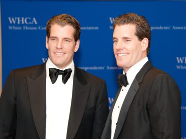 Cameron Winklevoss acusa DCG de fraude
