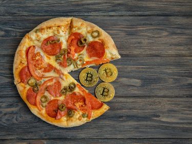 Binance irá distribuir pizza de graça no “Bitcoin Pizza Day”