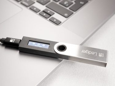 Ledger sofre críticas por novo serviço de recuperação de senhas