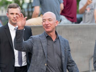 Jeff Bezos ultrapassa Elon Musk como homem mais rico do mundo