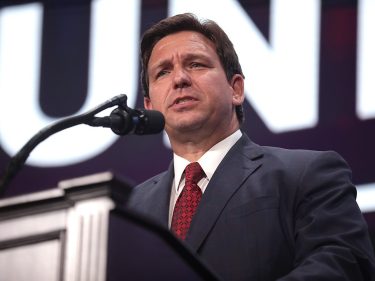 Ron DeSantis lança campanha prometendo “proteger” o Bitcoin