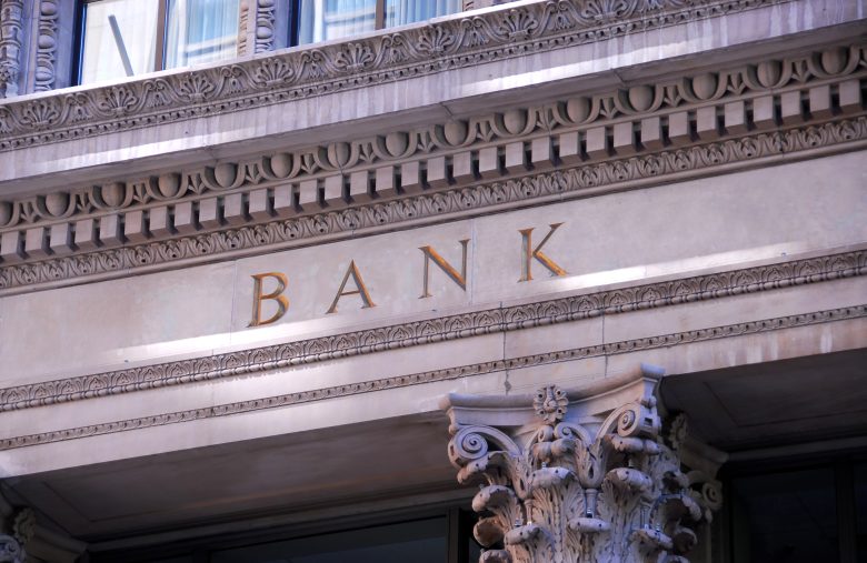 Nubank vs Itaú: qual banco rende mais em 2026?