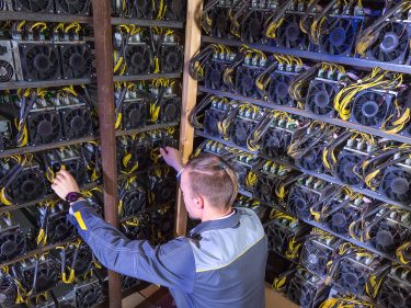 Receita de mineração de Bitcoin atinge máxima histórica com subida de preços