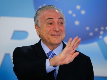 Gradiente contrata Michel Temer em processo por marca do IPhone no Brasil