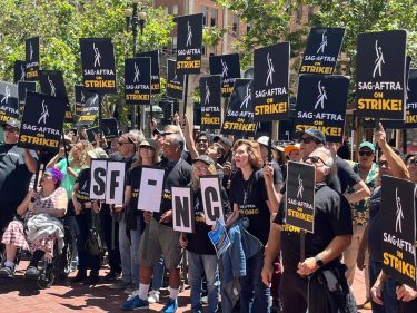 Atores de hollywood fazem greve contra IA; entenda
