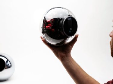 Worldcoin diz que permitirá que empresas e governos usem tecnologia; projeto é banido no Quênia