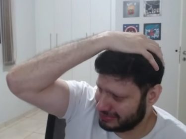 Youtuber mostra palavras senha em live e Darwinismo faz justiça; US$ 50 mil foram para o ralo