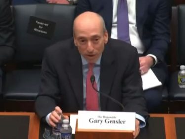 Gensler, ex-SEC, aposenta de cripto e vai ensinar Inteligência Artificial no MIT