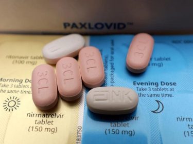 Pfizer define preço de R$7 mil para o Paxlovid, tratamento contra Covid