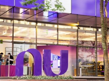 Nubank pode entrar nos EUA e faz americanos desistirem de usar cheques
