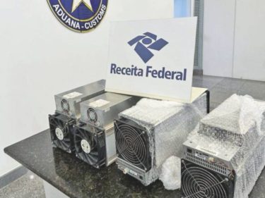 Receita Federal faz apreensão de mineradoras de Bitcoin em aeroporto de Foz