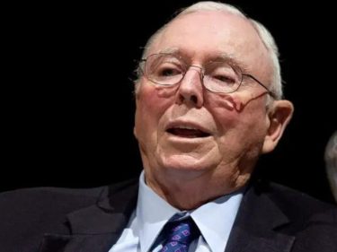 Charlie Munger, ‘hater do bitcoin’, é ‘homenageado’ com memecoin, que dispara 31.000%