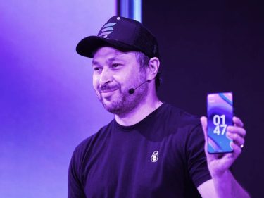 Como um celular que custa R$3 mil rendeu quase R$50 mil em criptomoeda por pessoa?