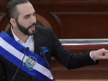 El Salvador cede ao FMI e remove Bitcoin como moeda de curso legal