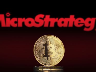 MicroStrategy entra hoje na Nasdaq 100 e comemora comprando mais Bitcoin