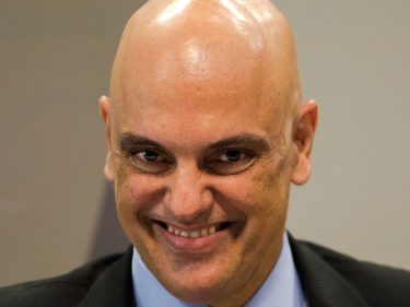 Alexandre de Moraes intima homem mais rico do mundo e Twitter pode acabar em 24 horas
