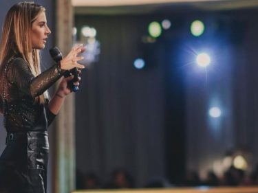 Com campanha criticada, Bettina, ex-Empiricus levanta R$2,5 milhões para doações
