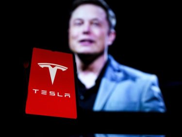 Tesla, de Musk, perde US$ 100 bilhões com queda nas vendas e aumento na competição