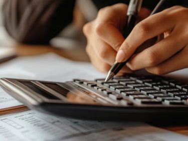 Após prometer não aumentar impostos, Itália aumenta impostos de 26% para 42%