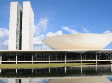 Comissão de Arthur Lira quer regular DeFi, e pede que corretoras registrem operações em ‘blockchain’