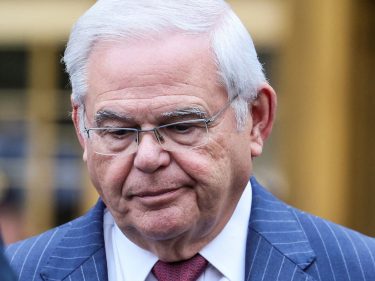 Ex-senador que chamava Bitcoin de “moeda de lavagem” é condenado por corrupção…com ouro e dólar