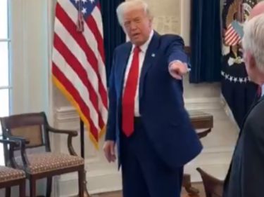 Trump compra US$ 2,5 bilhões em Bitcoin