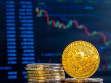 Bitcoin mantém zona de consolidação acima dos US$ 107 mil em meio a tensão global e adoção institucional