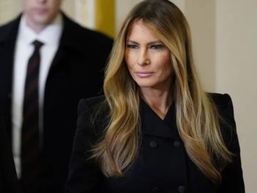 Insiders traders lucram US$ 100 milhões com memecoin de Melania Trump
