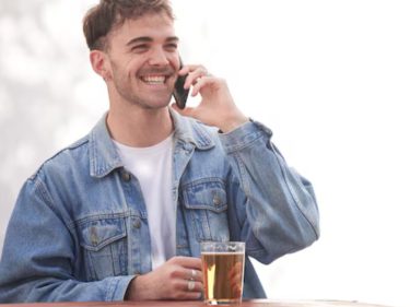 Geração Z odeia álcool e ama cripto. O que podemos esperar disso?