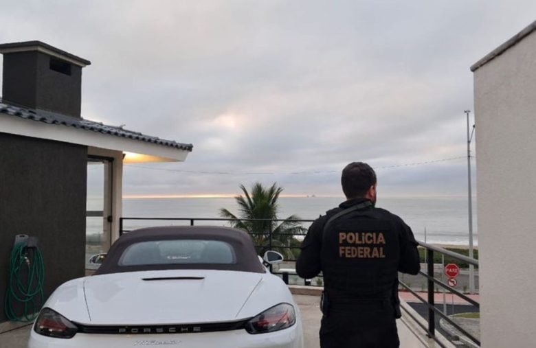 Porsche, mansão em BC e R$210 milhões em cripto