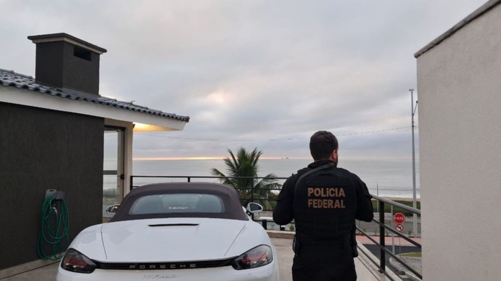 Porsche, mansão em BC e R$210 milhões em cripto