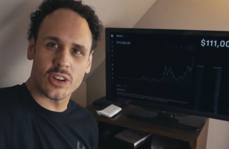 Bitcoiner da live de comemoração dos US$ 111 volta a comemorar em US$ 111 mil