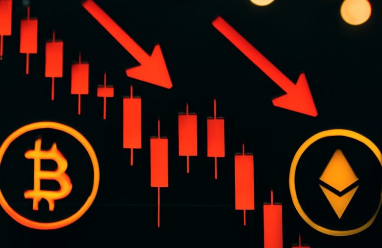 ETFs de Bitcoin e Ether registram saídas antes do Natal, com IBIT e ETHE à frente