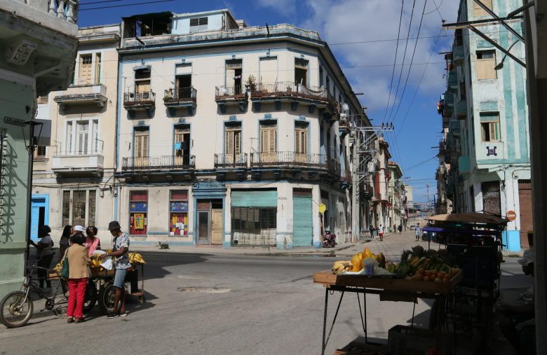 Cuba dolariza na informalidade e vira caso de estudo cripto