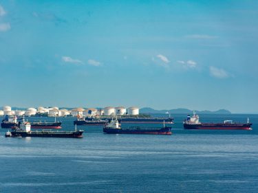 Petróleo no pré-guerra alivia juros no Brasil e nos EUA
