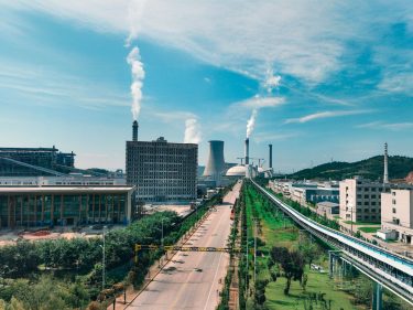 Lucros industriais da China crescem 21% em maio, mas divergência setorial preocupa