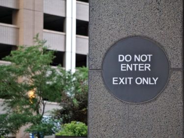 JPMorgan apoia regulação cripto nos EUA, mas faz alertas