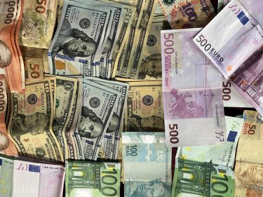 Ptax de fim de mês: como a disputa cambial afeta o dólar