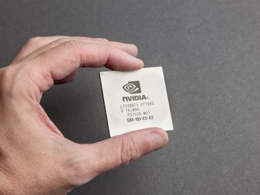 Nvidia pode perder o trono: Apple se aproxima em valor de mercado