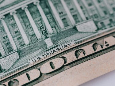 Treasuries sob pressão: o que a crise fiscal dos EUA muda para investidores