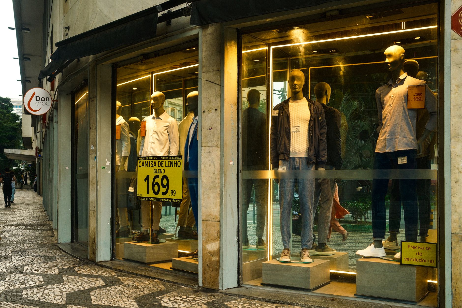 Varejo recua 0,8% em julho: o que isso sinaliza para a economia