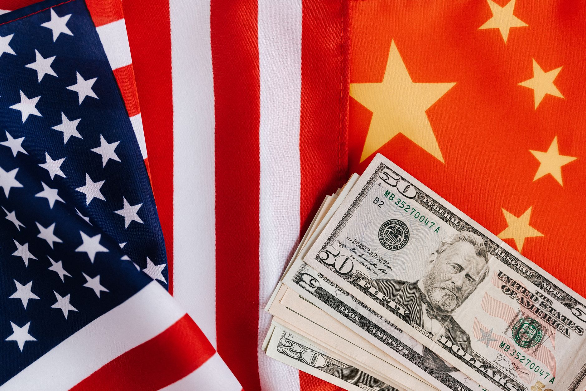 EUA e China cortam tarifas e abrem diálogo sobre IA: o que muda